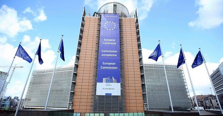 Polacy chcą, żeby PiS uznawał wyroki trybunałów UE. I boją się, że władza wyprowadzi nas z Unii [Nasze badanie]