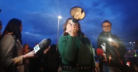 "Tylko nie mów nikomu". Wiosna zorganizowała pokaz filmu dla abp. Głódzia