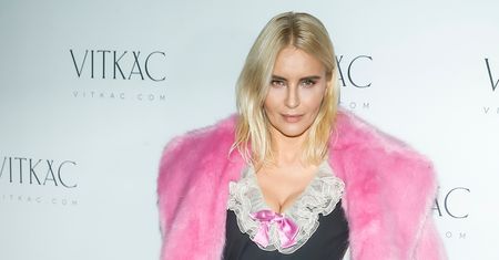 Joanna Horodyńska w różowym futrze. Sztucznym?