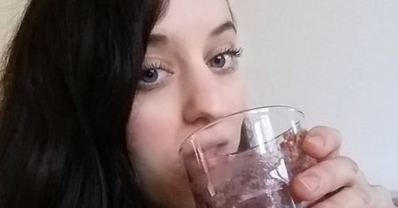 Zrobiła smoothie ze swojego łożyska. Piją je mąż i dziecko