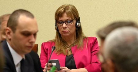 Gosiewska: strzelnica to bardzo fajny, rodzinny sposób na spędzanie wolnego czasu