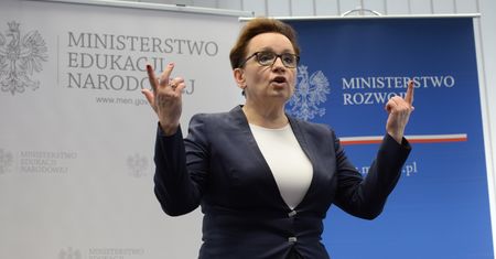 Podwyżki dla nauczycieli. Związki zwierają szyki
