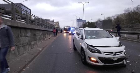 Warszawa. Wypadek przed GUS. Trasa Łazienkowska całkowicie zablokowana