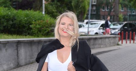 Marta Manowska przegrała walkę z wiatrem. Kreacja spłatała jej figla
