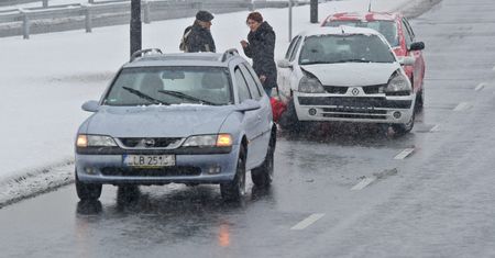 24 samochody zderzyły się w Łodzi. Karambol przy dworcu