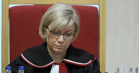 Julia Przyłębska: koszuli z napisem "Konstytucja" na krzyżach to naruszenie moich uczuć