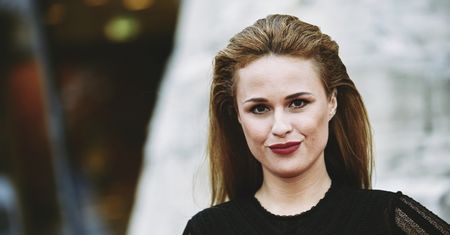 Kaja Paschalska i sztuczny ciążowy brzuch na planie serialu "Klan"