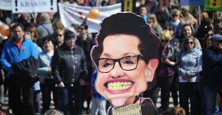 NIK krytykuje zmiany w oświacie. Chmury nad minister Anną Zalewską