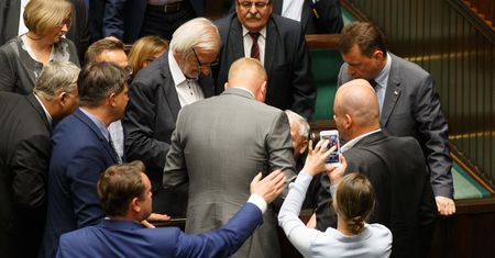 Gajewska: Tarczyński wykręcał mi ręce. To cham i prostak