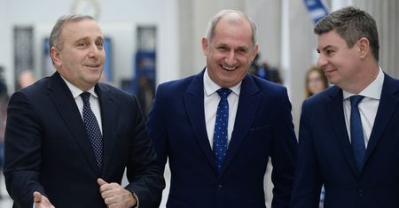 Posłowie PO przeszli szkolenie. Ma im pomóc poradzić sobie, jeśli odwiedzi ich CBA