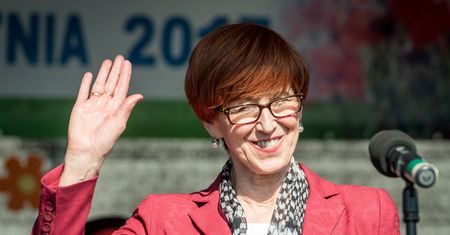 Rafalska w obronie polskich matek przed dyrektywą UE. Bruksela za skróceniem urlopów