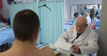 500+ dla niepełnosprawnych właśnie startuje. ZUS nie ma ludzi, szuka lekarzy w całej Polsce