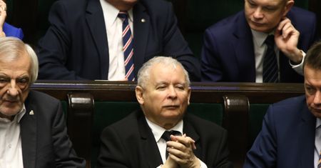 Jarosława Kaczyńskiego może rozpierać duma. PiS wciąż ma się świetnie