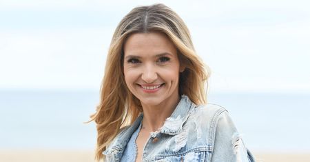 Joanna Koroniewska w swetrze z golfem na jesień. Wybrała też bardzo oryginalny model butów
