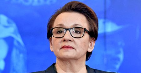 Uczeń wyrzucony z pociągu. To się może powtórzyć. Problem mają tysiące szkół