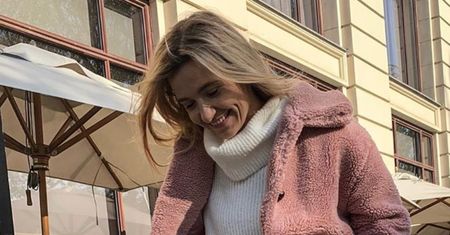Joanna Koroniewska chwali się płaskim brzuchem. Zachęca do zbiórki
