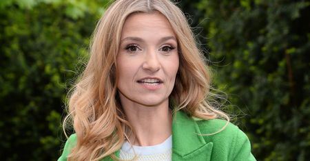 Joanna Koroniewska w swetrze z sieciówki. Wygląda obłędnie