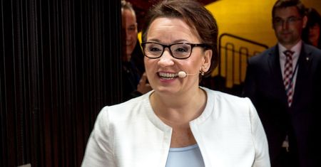 Nauczyciele "nie kupują" oferowanych przez MEN dodatków i premii