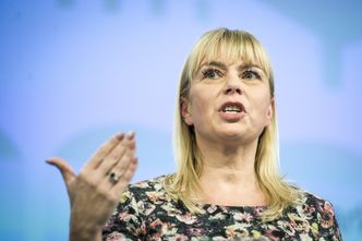 Elżbieta Bieńkowska odcina się od zatrzymań CBA. "Proszę nie używać mojego nazwiska"