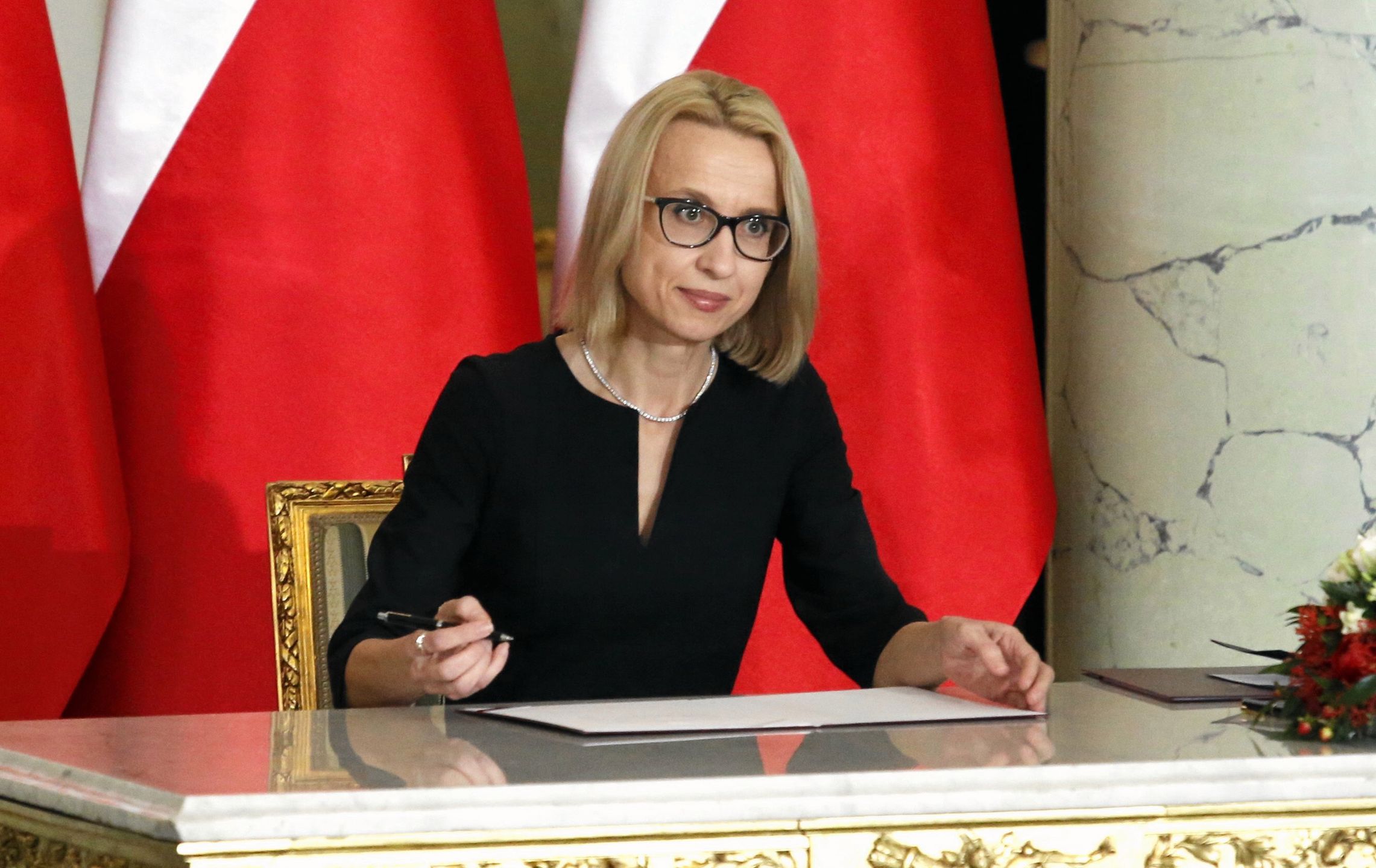 Nowa minister finansów Teresa Czerwińska - zdjęcie z zaprzysiężenia przez prezydenta Andrzeja Dudę