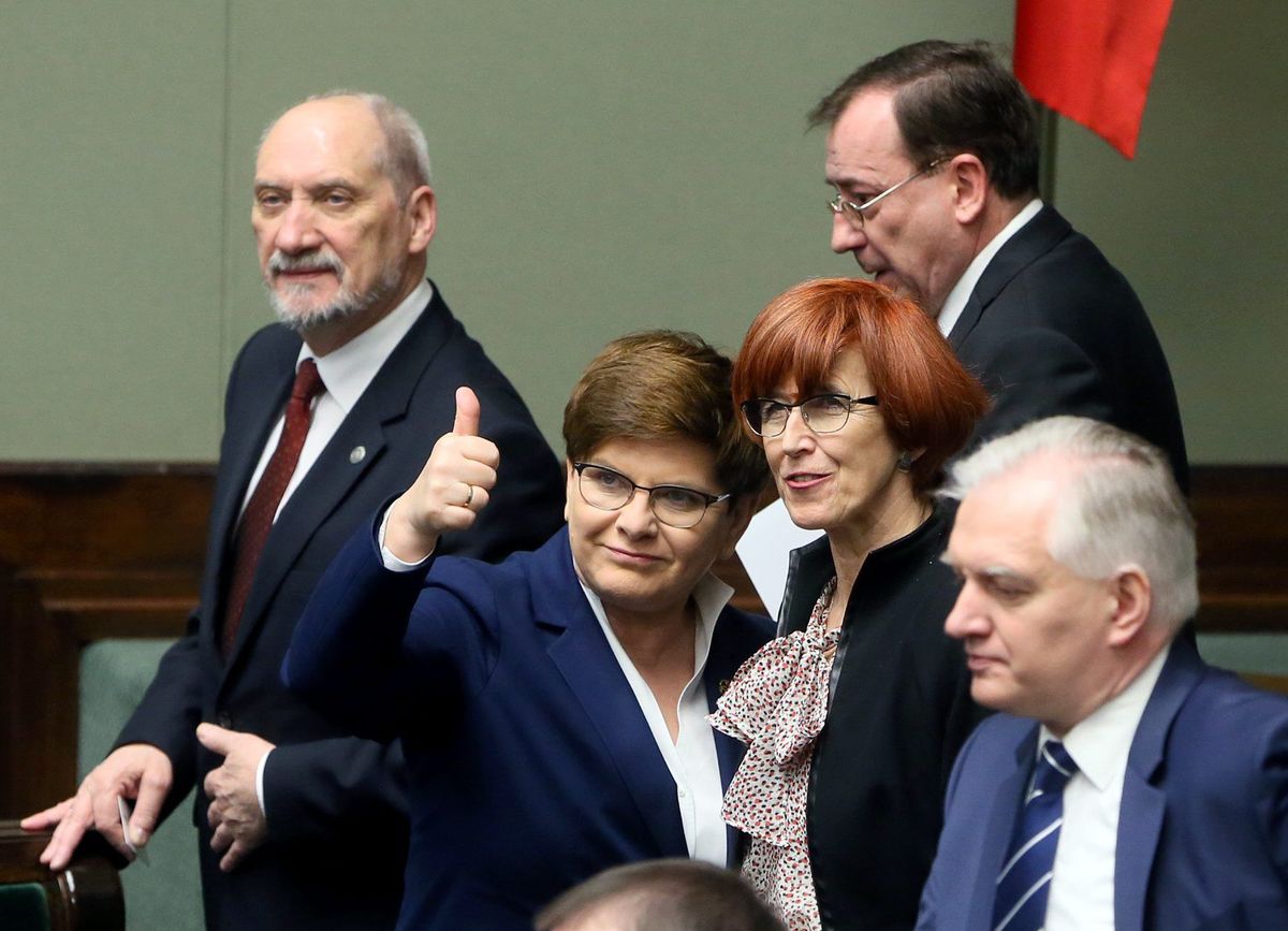 Rząd ma się bardzo dobrze. Premier Beata Szydło jeszcze lepiej