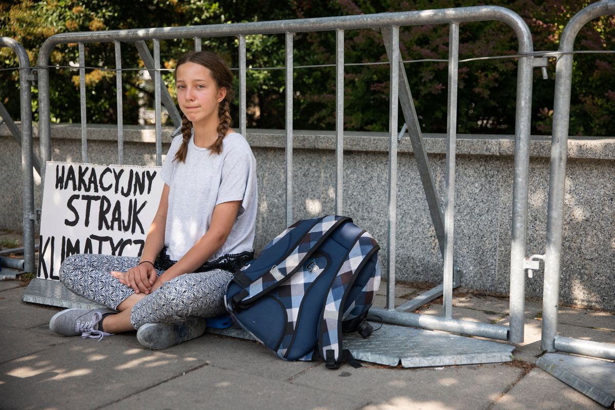 13-latka protestuje przed Sejmem. Wsparła ją nominowana do Pokojowej Nagrody Nobla