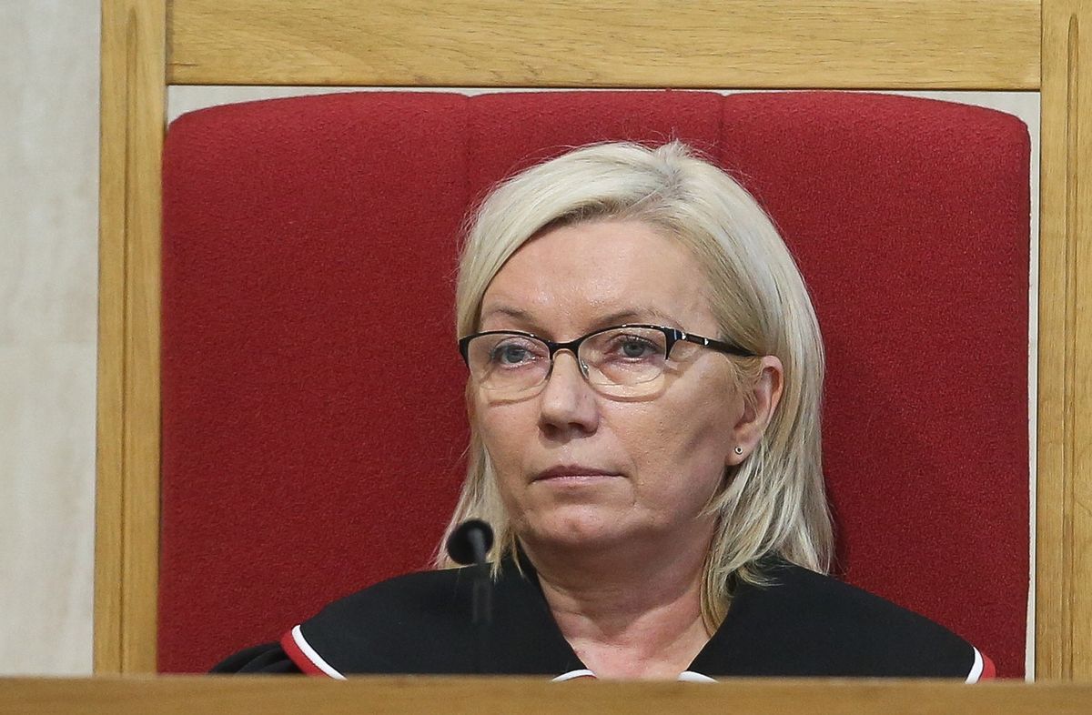Kto wyręcza pracowników Julii Przyłębskiej? Ujawniono nietypowe umowy TK