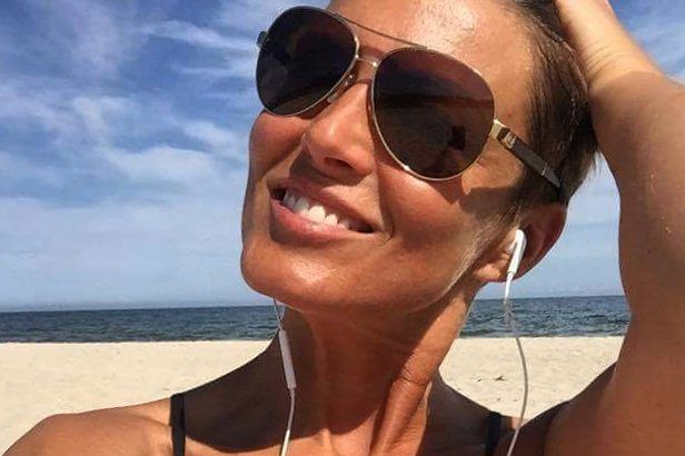 Ilona Felicjańska nie martwi się czekającą ją sprawą w sądzie. Opala się na plażach Florydy