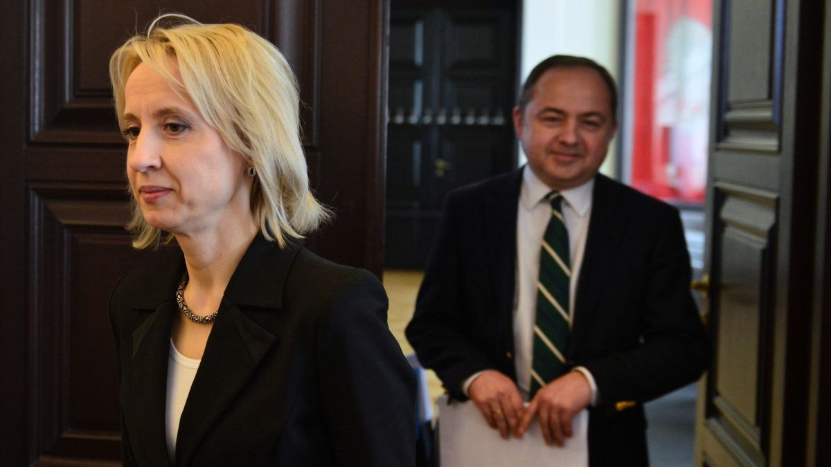 Minister finansów Teresa Czerwińska przed posiedzeniem rządu 16 kwietnia.