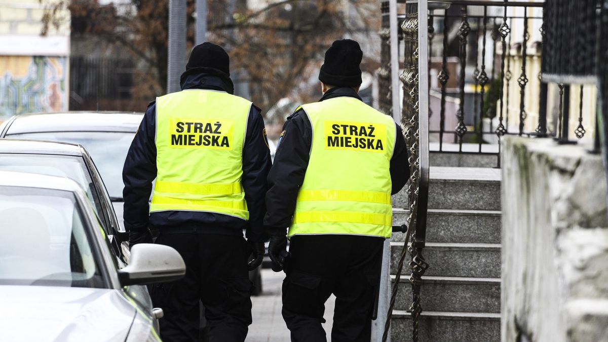 Siedmiu strażników miejskich z Chorzowa jest zakażonych koronawirusem.