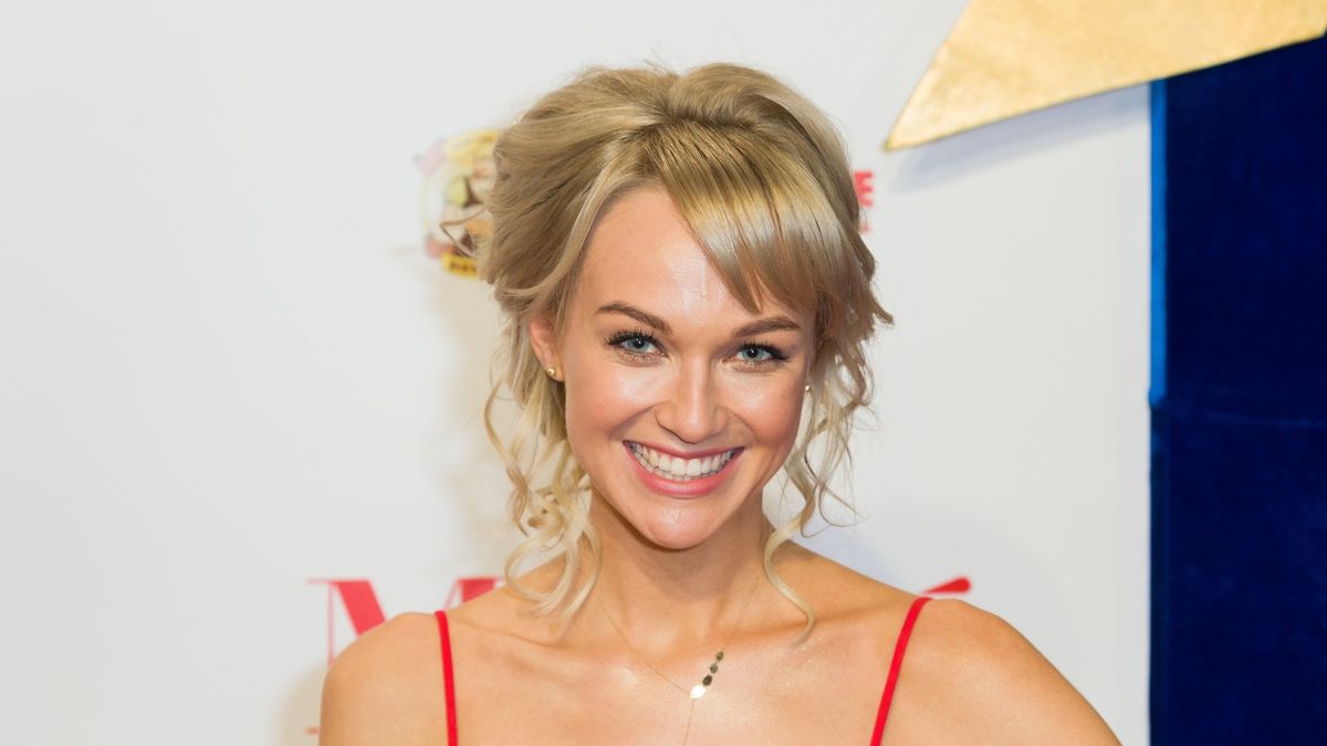 Aleksandra Adamska zagłosuje w wyborach parlamentarnych.