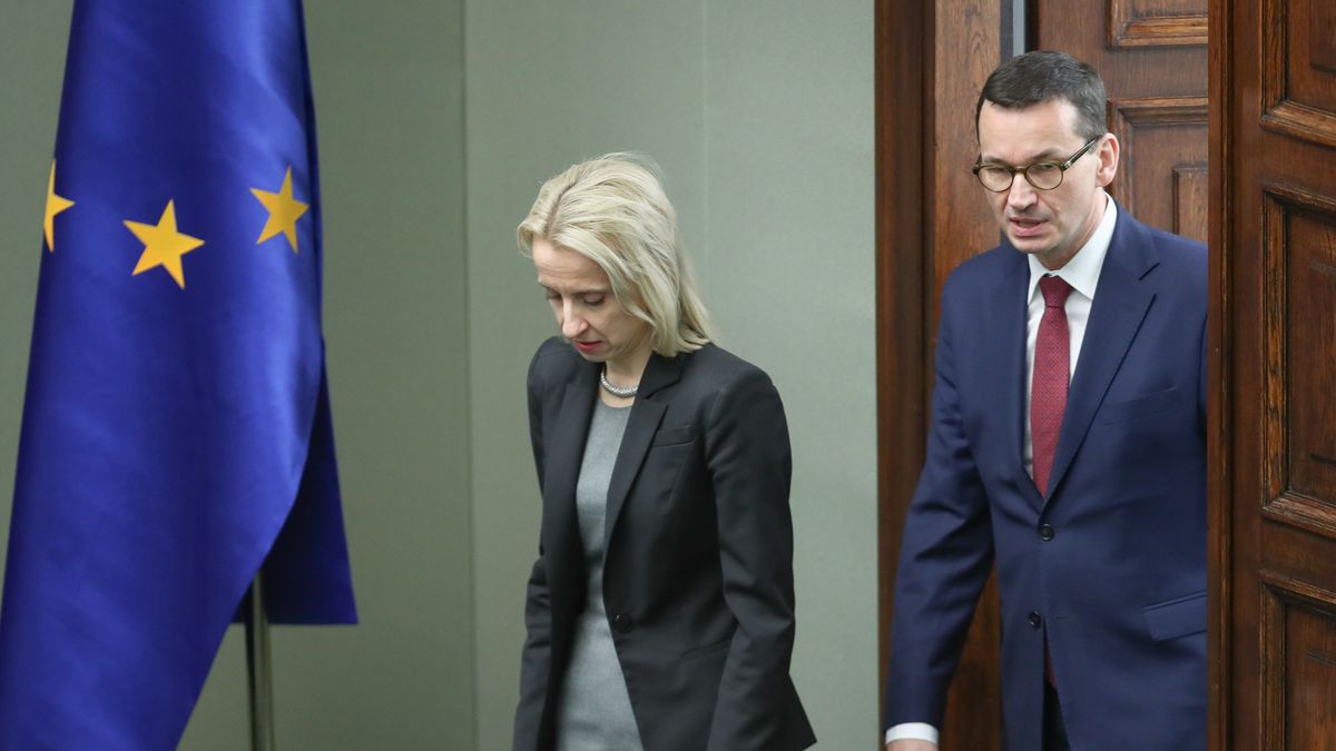 O gwałtownym oporze Teresy Czerwińskiej przeciw zwiększaniu wydatków socjalnych głośno jest od lutowej konwencji PiS. Szefowa resortu finansów od trzech tygodni publicznie milczy na ten temat.