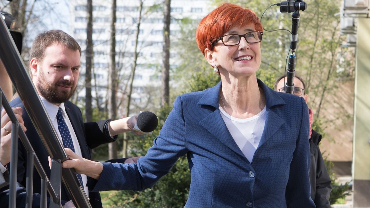 Elżbieta Rafalska wierzy, że nauczyciele zasiądą do okrągłego stołu.