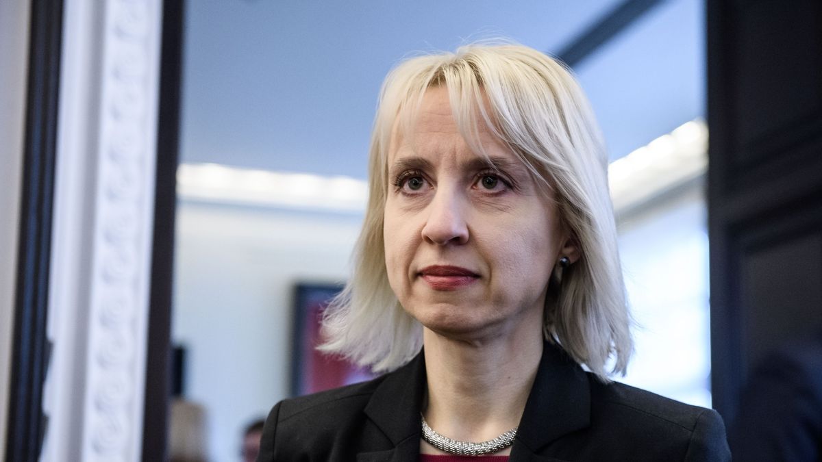 Kierowany przez Teresę Czerwińską resort finansów musiał wprowadzić do e-PIT-u dodatkowe zabezpieczenia.