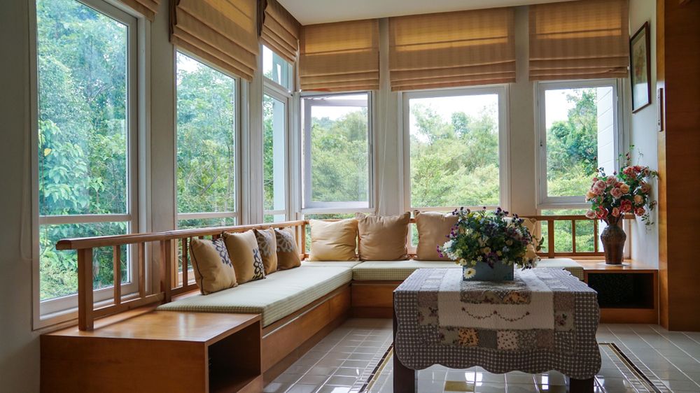 Rolety rzymskie nadadzą salonowi niepowtarzalnego charakteru