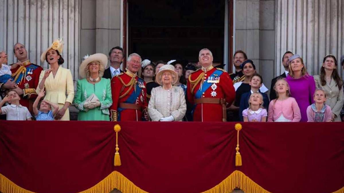 Balkon na jubileuszu królowej będzie prawie pusty! Nie tylko Meghan, Harry i Andrzej dostali zakaz wstępu