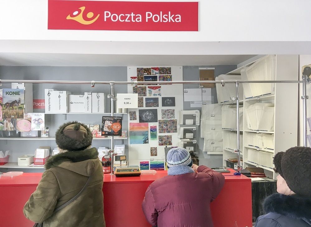 Bareja na poczcie. Paczki w okienku nie dostaniesz, spotkajmy się pod kurczakiem z rożna