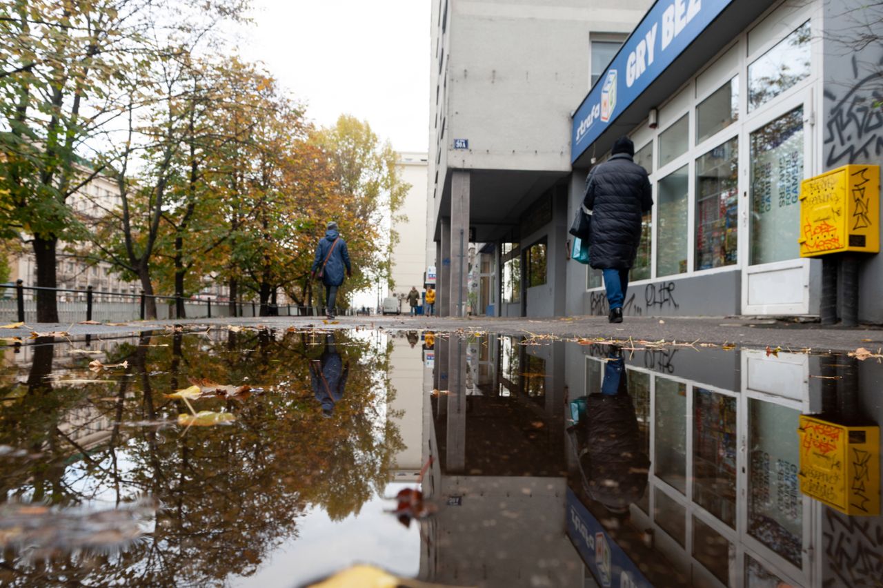 Warszawa obiecuje równe chodniki nad Trasą Łazienkowską