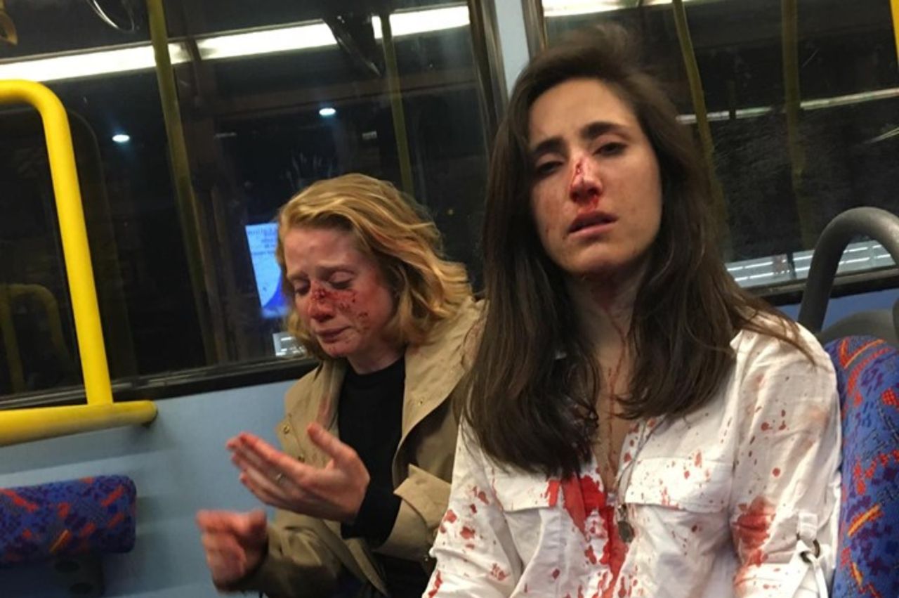 Lesbijki zostały zaatakowane w autobusie. Teraz mówią, dlaczego mężczyźni tak je postrzegają