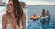 Brodząca w basenie Anna Wendzikowska snuje plany powiększenia rodziny: "A jakby tak trzecie dziecię?"