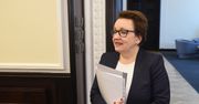 Minister edukacji i antyprezent od wściekłych rodziców. "Nikt wcześniej nie zafundował dzieciom i ich rodzicom takiego horroru"