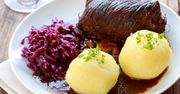 Modra kapusta, rolada i kluski. Przepis na obiad po śląsku