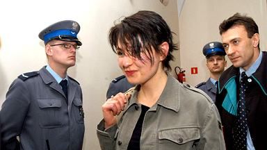 D.Nieznalska idzie na salę rozpraw