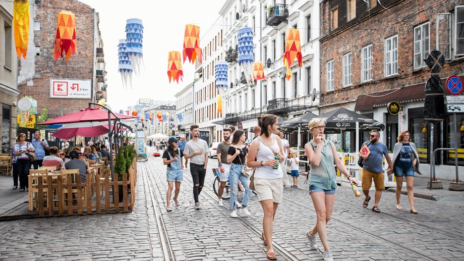 Kolorowy festiwal na ul. Ząbkowskiej co roku przyciąga rzesze turystów