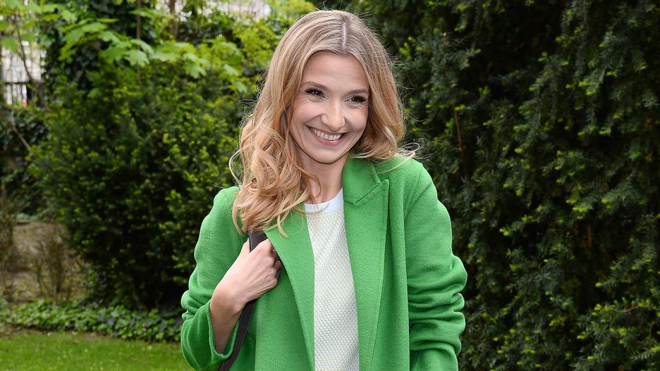 Koroniewska w modnych spodniach w kratkę