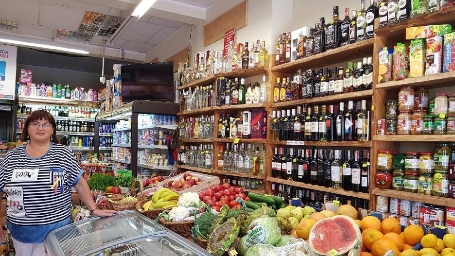  Elżbieta Czacharowska w swoim sklepie.