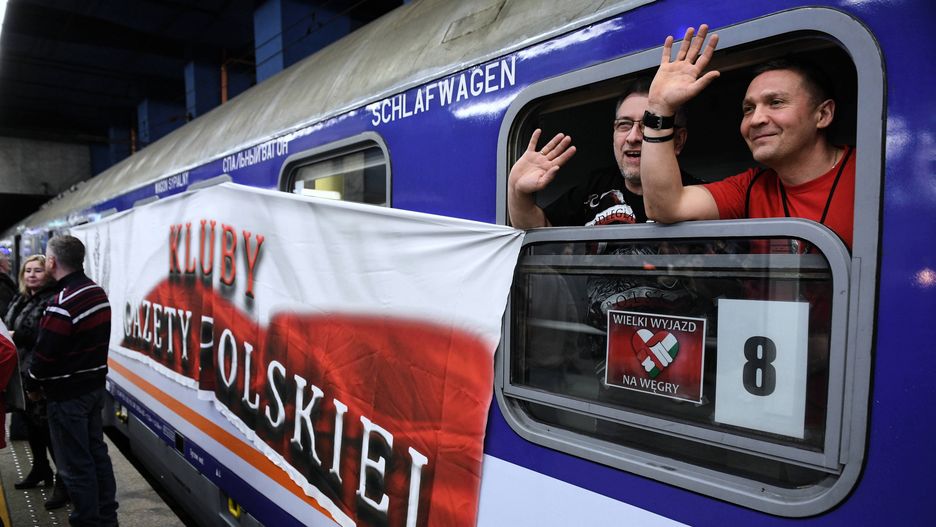 Uczestnicy wyjazdu do Budapesztu na dworcu Warszawa Centralna