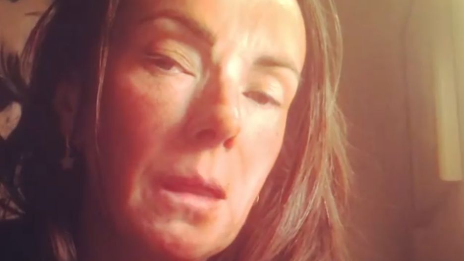 "Nie potrafię płakać, chociaż dzisiaj już wiele godzin przepłakałam" - mówi Kasia Kowalska w filmiku na Instagramie