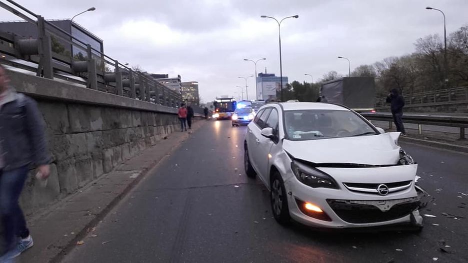 Warszawa. Zderzenie czterech aut na Trasie Łazienkowskiej