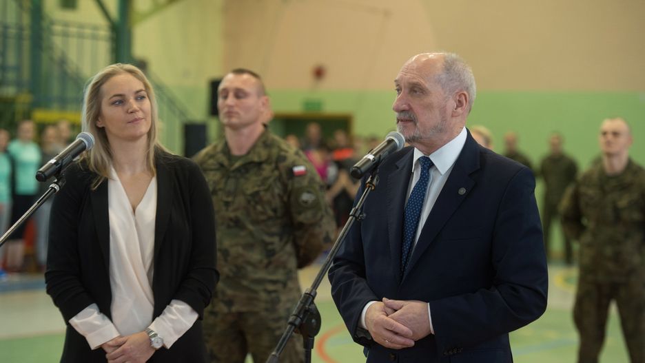 Znana aktorka zagrała w filmie "Smoleńsk". Na zdjęciu: Dominika Figurska, Antoni Macierewicz